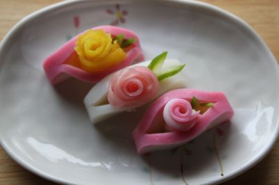 すき間おかずに かまぼこで薔薇の花 キャラ弁まにあ レシピや作り方を検索