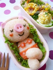 トコ夏 ビキニのブタ子ちゃん キャラ弁 カニカマで作った真っ赤な水着が可愛い キャラ弁まにあ レシピや作り方を検索