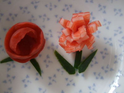 カニカマのお花＆小梅のバラ – お弁当箱を彩るカワイイお花の飾り切り♪