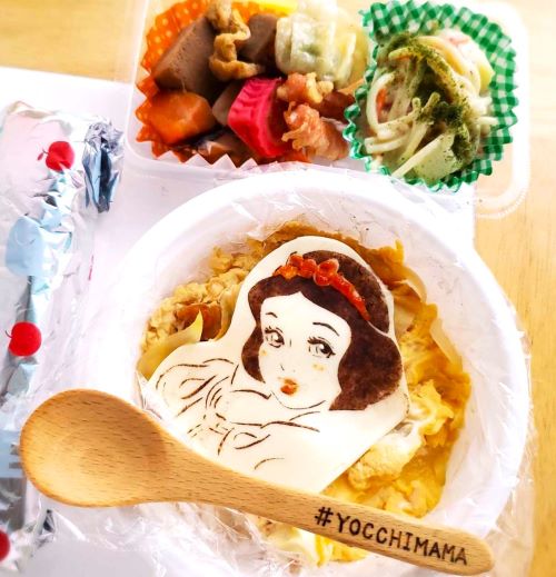 白雪姫チーズ親子丼弁当＆スープカレー「カオスヘヴン」さんの「チキンカレー」