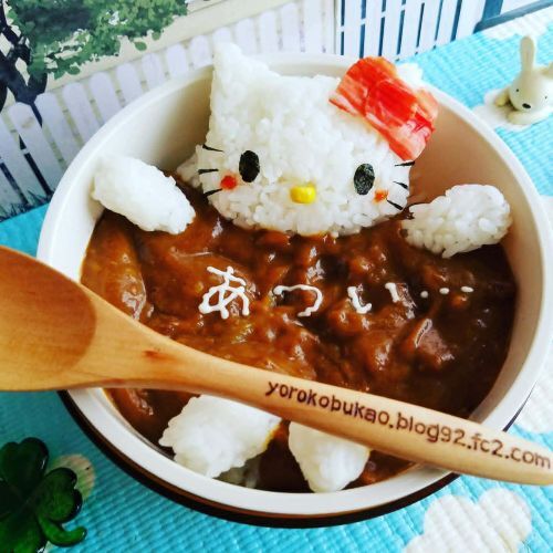 暑い日はカレーでしょ弁当♪＆中央区すすきの駅直結ココノススキノ地下一階奥「エルムの山麓」さんの「高砂牛ローストビーフ丼」「豚チャーシュー」「ミミガー」最高！！道産のお肉満載！！ヒグマもありますよ～(*´艸`*)