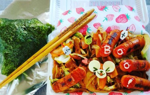 Booooo~(*´艸`*)焼きそば弁当おにぎり付き&ロピア中の島店」「小林さんちのおにぎり」 Booooo~(*´艸`*)焼きそば弁当おにぎり付き&ロピア中の島店」「小林さんちのおにぎり」